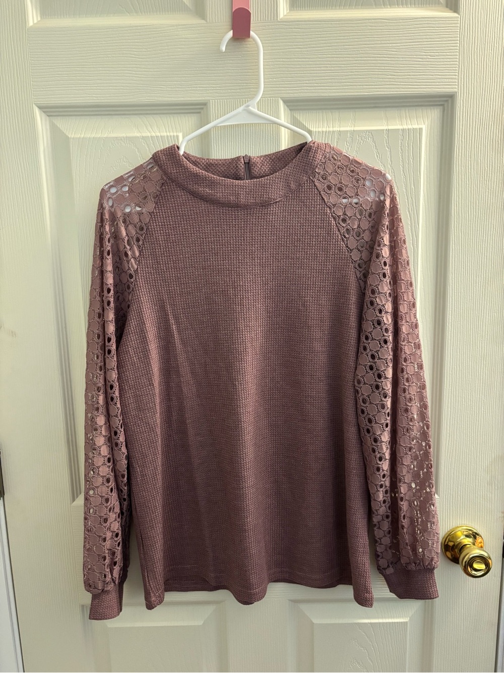 Women’s Lace-Sleeve Crewneck Top in Mauve M